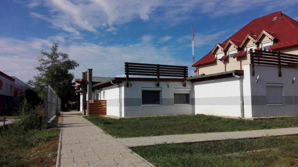 M0 Lakihegy Horgony U 10 Motel Szigetszentmiklós Exterior foto